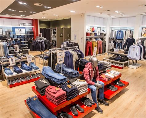 Magasin de vêtement homme Celio SAINT